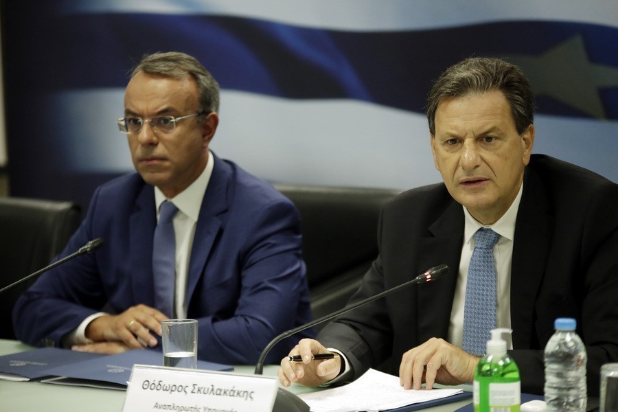 Ο υπουργός Οικονομικών Χρήστος Σταϊκούρας και ο αναπληρωτής υπουργός Οικονομικών Θεόδωρος Σκυλακάκης κάνουν δηλώσεις για την εξειδίκευση των οικονομικών μέτρων που ανακοίνωσε ο πρωθυπουργός Κυριάκος Μητσοτάκης στην 86η ΔΕΘ (ΑΠΕ-ΜΠΕ)