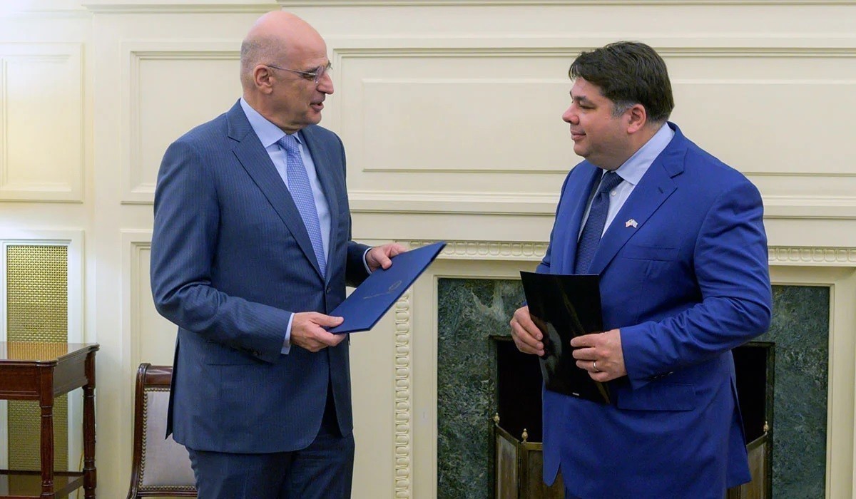 Ο υπουργός Εξωτερικών Νίκος Δένδιας συναντήθηκε με τον πρεσβευτή των ΗΠΑ στην Ελλάδα Τζορτζ Τσούνη