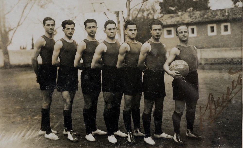 Η ομάδα καλαθοσφαίρισης της Α.Ε.Κ., 1928. Εθνικό Αθλητικό Μουσείο «Ιωάννης Φωκιανός», Συλλογή Δημητρίου Μποντικούλ