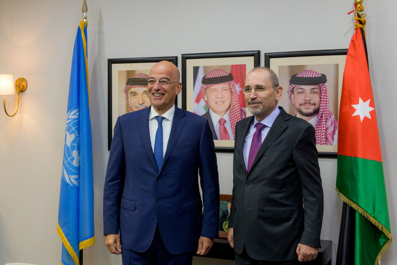 Ο υπουργός Εξωτερικών Νίκος Δένδιας συναντήθηκε με τον αναπληρωτή πρωθυπουργό και υπουργό Εξωτερικών της Ιορδανίας Αϊμάν Σαφάντι
