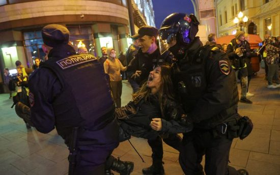 Επιστράτευση στην Ρωσία: Στο μέτωπο ή στην φυλακή οι διαδηλωτές