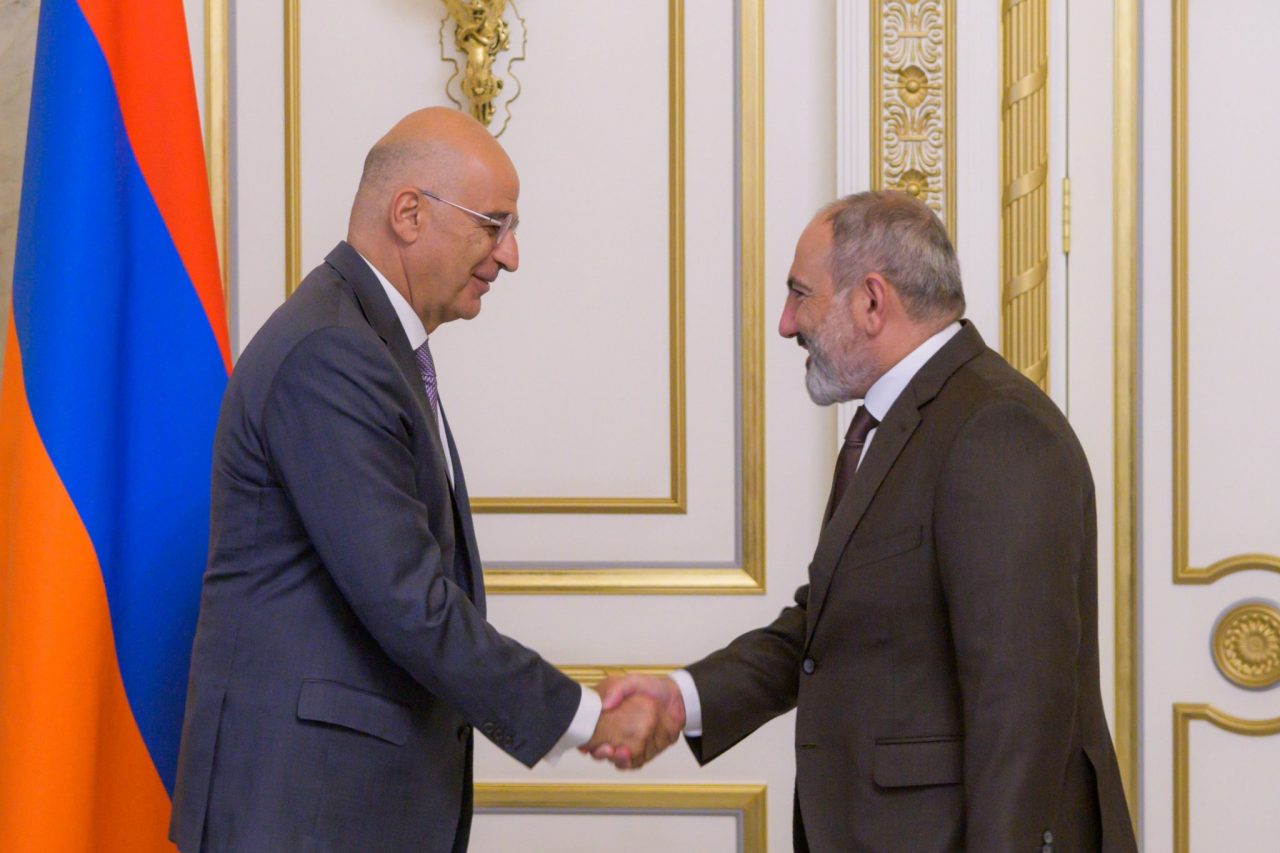 Συνάντηση Ν. Δένδια με τον πρωθυπουργό της Αρμενίας