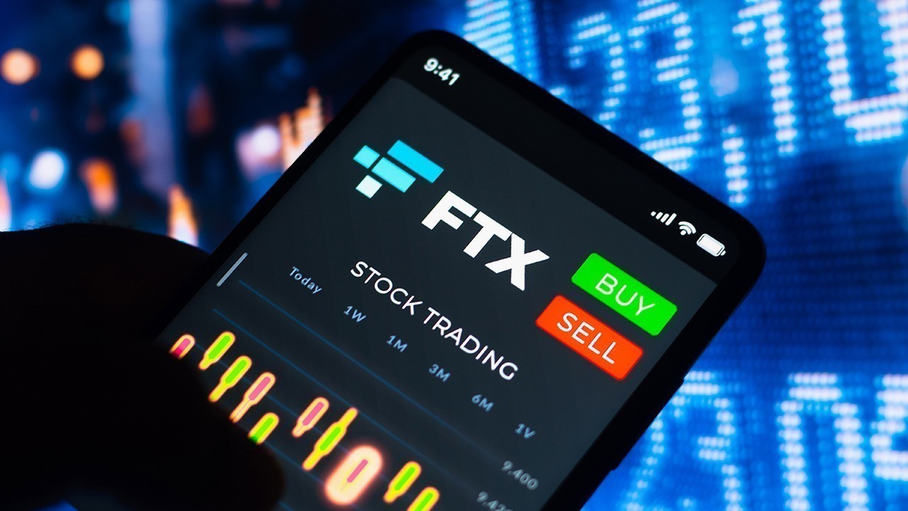 In this photo illustration, the stock trading graph of FTX Token (FTT) seen on a smartphone screen. (Photo by Rafael Henrique / SOPA Images/Sipa USA)No Use Germany.