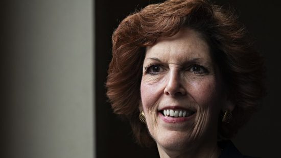 Μέστερ (Fed): «Τα πραγματικά επιτόκια πρέπει να γίνουν θετικά»