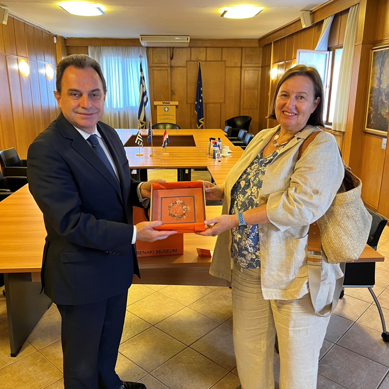 Την πρεσβευτή της Ολλανδίας στην Ελλάδα, κυρία  Susanna Terstal, δέχθηκε στο γραφείο του ο υπουργός Αγροτικής Ανάπτυξης και Τροφίμων, κ. Γιώργος Γεωργαντάς