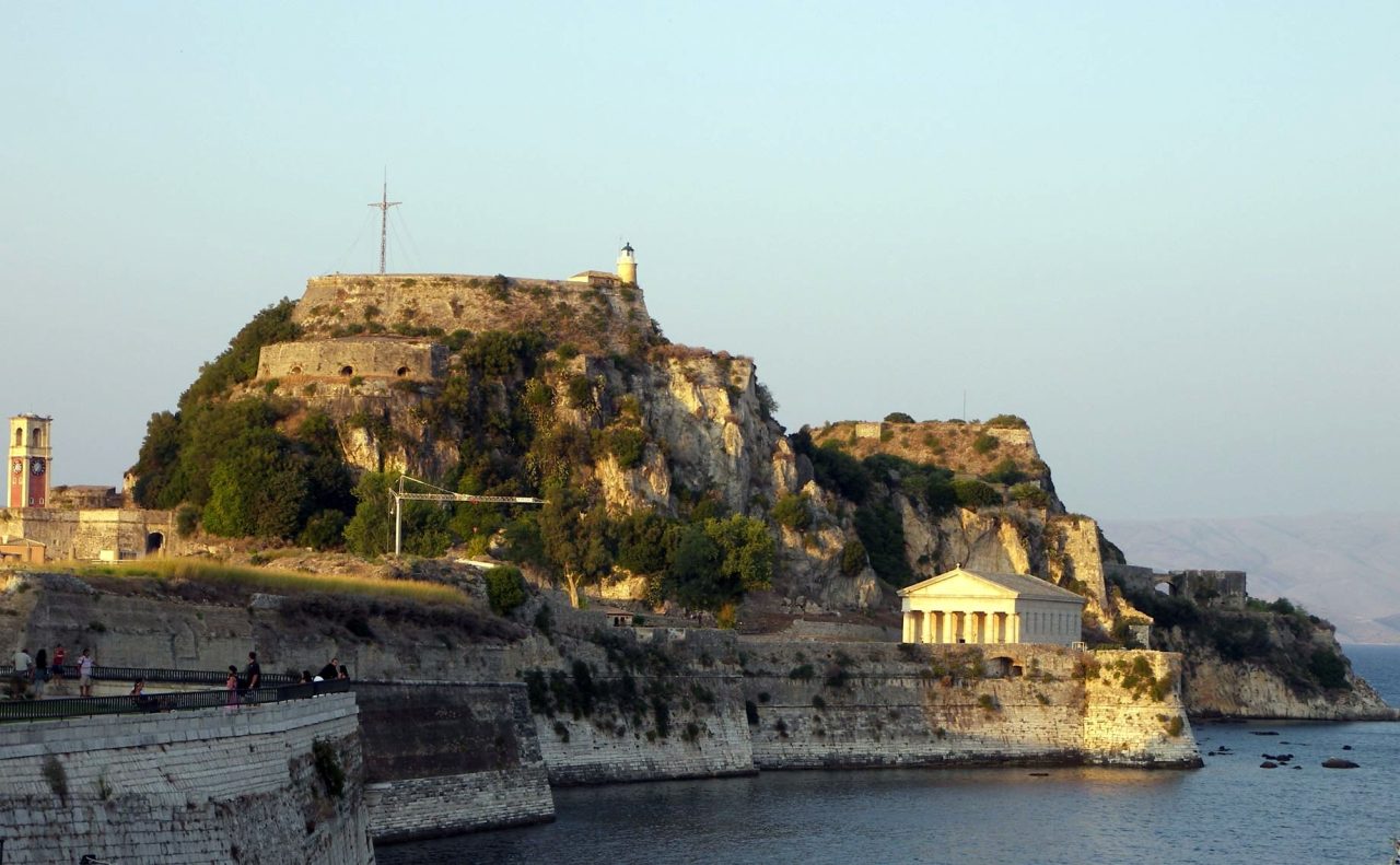 Το Παλαιό Φρούριο της Κέρκυρας που βρέχεται από θάλασσα