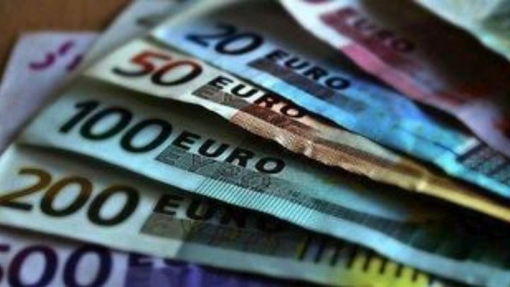 χαρτονομίσματα των 5, 10, 20, 50, 100, 200 και 500 ευρώ