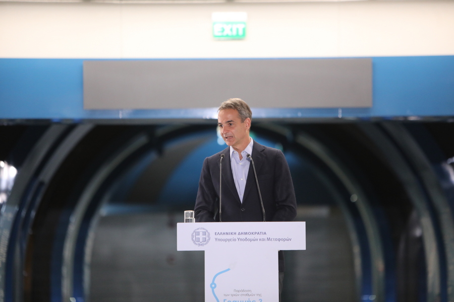 Ο πρωθυπουργός Κυριάκος Μητσοτάκης παρευρίσκεται στην τελετή εγκαινίων των νέων σταθμών της Γραμμής 3 του Μετρό στον Πειραιά (ΑΠΕ-ΜΠΕ)