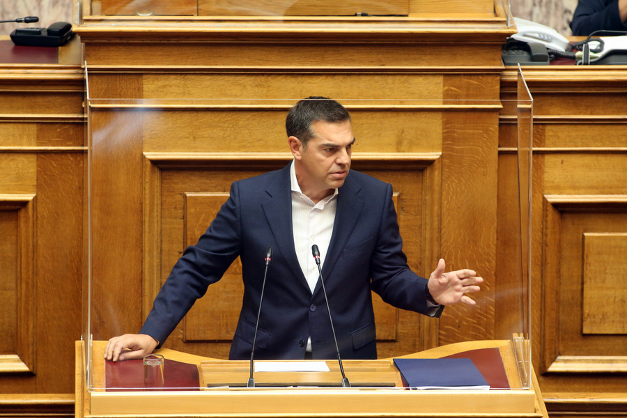 Ο πρόεδρος του ΣΥΡΙΖΑ - ΠΣ Αλέξης Τσίπρας μιλάει από το βήμα στην Ολομέλεια της Βουλής, σε επίκαιρη ερώτηση που έχει καταθέσει προς τον πρωθυπουργό Κυριάκο Μητσοτάκη στο πλαίσιο της «Ώρας του Πρωθυπουργού»