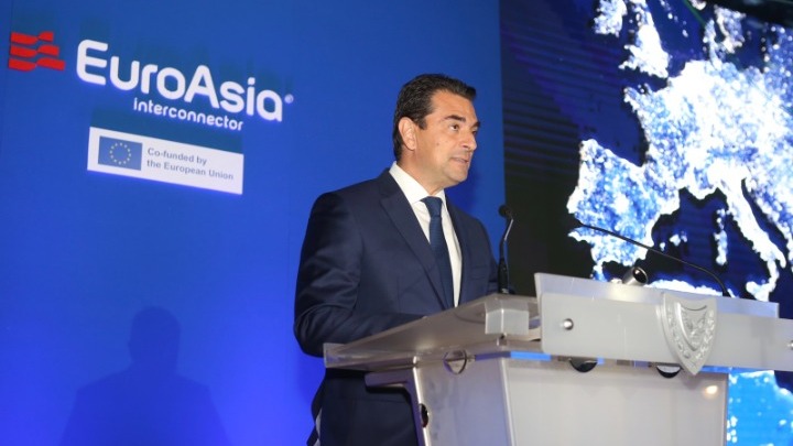 Ο Κώστας Σκρέκας μιλά στην τελετή εγκαινίων του Euroasian interconnector στην κύπρο