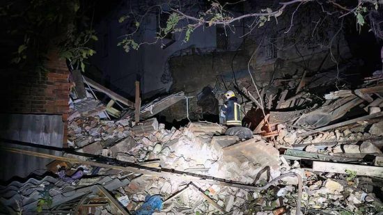 Ουκρανία: Ρωσικός πύραυλος έπληξε πολυκατοικία στο Μικολάιφ – Ένας νεκρός