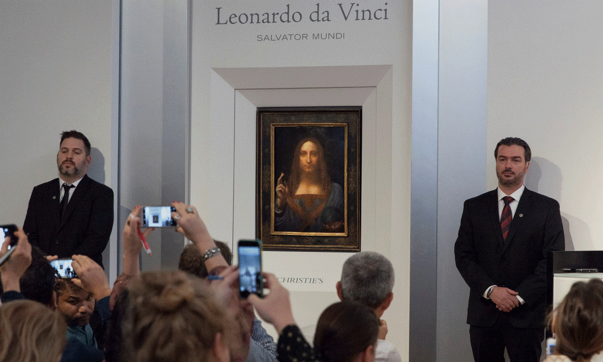 Ο πίνακας «Salvator Mundi», που αποδίδεται στον Λεονάρντο ντα Βίντσι την τελευταία φορά που εμφανίστηκε δημοσίως στη δημοπρασία