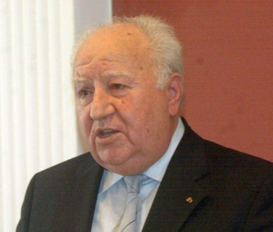 Πέθανε ο σεισμολόγος Βασίλης Παπαζάχος