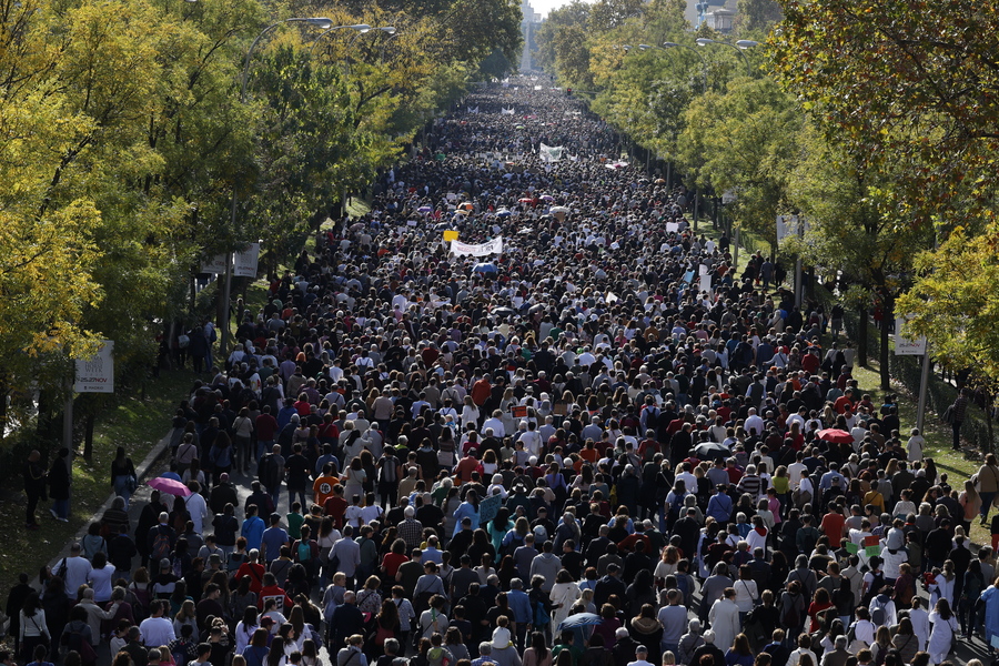 Διαδηλωτές στη Μαδρίτη ενάντια σε ένα σχέδιο μεταρρύθμισης της περιφέρειας της ισπανικής πρωτεύουσας στις 13 Νοεμβρίου 2022