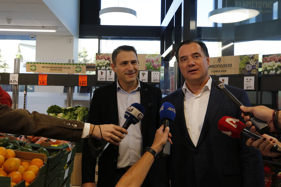 Ο υπουργός Ανάπτυξης και Επενδύσεων Άδωνις Γεωργιάδης, στο πλαίσιο της κυβερνητικής πρωτοβουλίας για το «καλάθι του νοικοκυριού», επισκέπτεται, κατάστημα σούπερ μάρκετ στα Μελίσσια