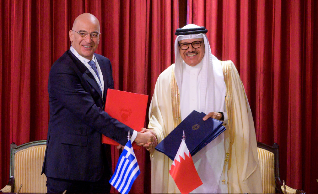 Ο υπουργός Εξωτερικών, Νίκος Δένδιας και ο υπουργός Εξωτερικών του Μπαχρέιν, Αμπντελατίφ μοιν Ρασίντ αλ-Ζαγιάνι