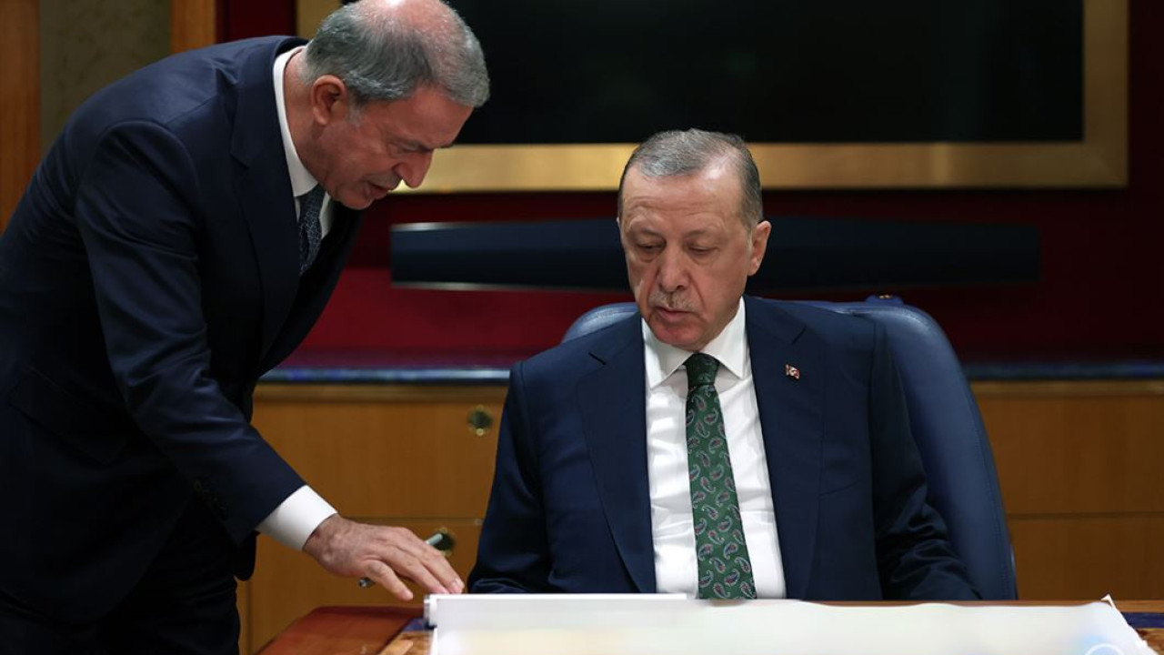 Χουλουσί Ακάρ, Τούρκος υπουργός Άμυνας και Ρετζέπ Ταγίπ Ερντογάν, Τούρκος πρόεδρος