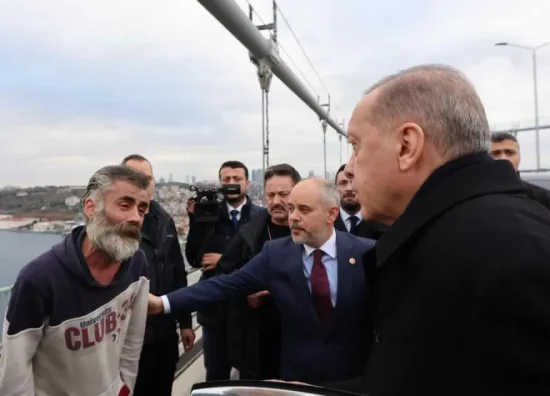 Νέο σόου Ερντογάν: «Έσωσε» ξανά άνδρα που θα «αυτοκτονούσε» στον Βόσπορο, όπως είχε κάνει και το 2015!