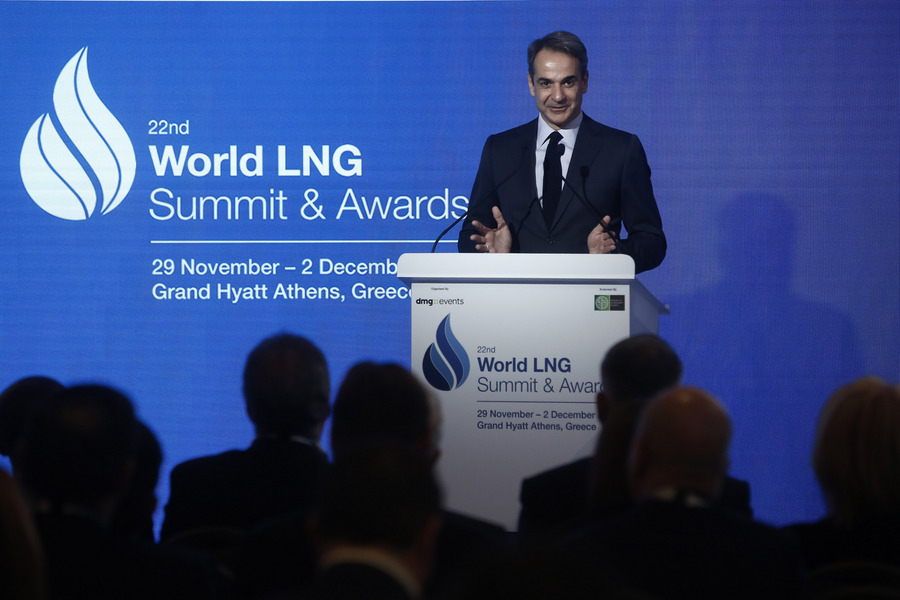 O πρωθυπουργός Κυριάκος Μητσοτάκης μιλάει στο 22o Παγκόσμιο Συνέδριο LNG (22nd World LNG Summit) που διεξάγεται στο Grand Hyatt Athens, στην Αθήνα (ΑΠΕ-ΜΠΕ)