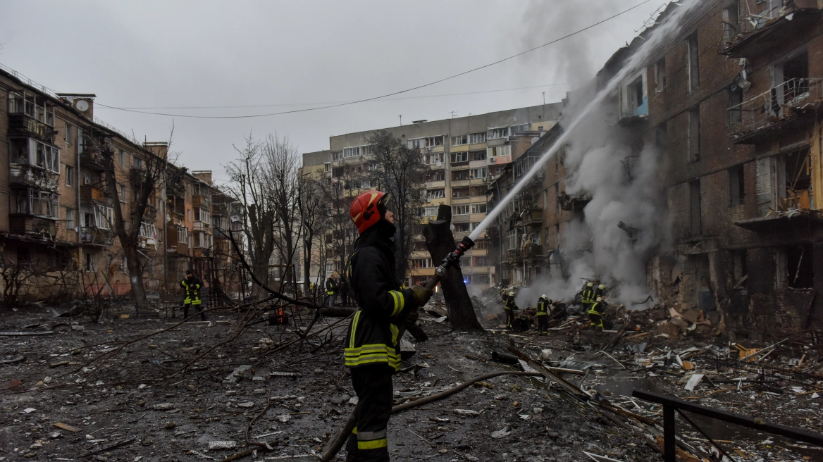 Ο δήμαρχος του Κιέβου καλεί τους κατοίκους να μαζέψουν νερό, τρόφιμα και ζεστά ρούχα για το ενδεχόμενο ενός ολικού μπλακάουτ