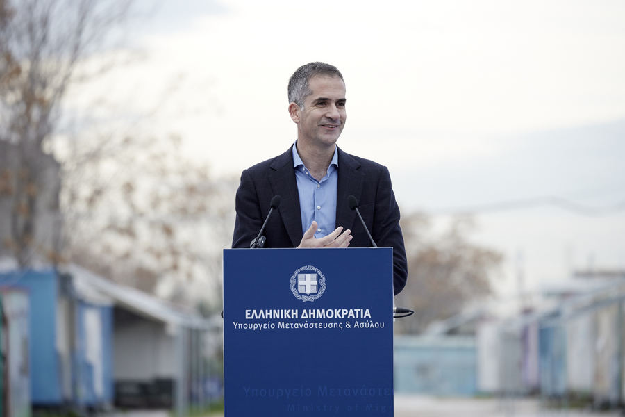 Ο δήμαρχος Αθηναίων, Κώστας Μπακογιάννης, μιλά στην τελετή παράδοσης-παραλαβής της δομής του Ελαιώνα (ΑΠΕ-ΜΠΕ)