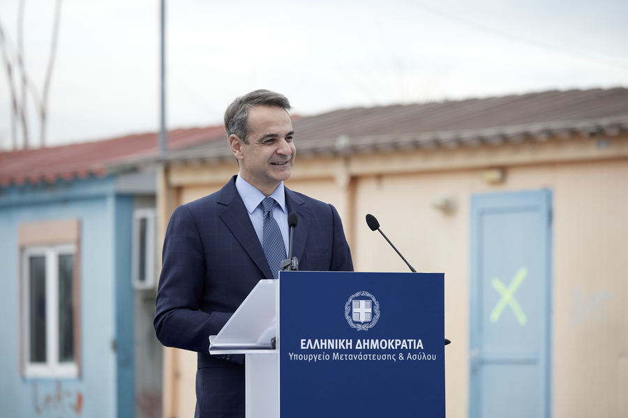 Μητσοτάκης από Ελαιώνα: Η χώρα απαλλάσσεται από μεταναστευτικές δομές του παρελθόντος
