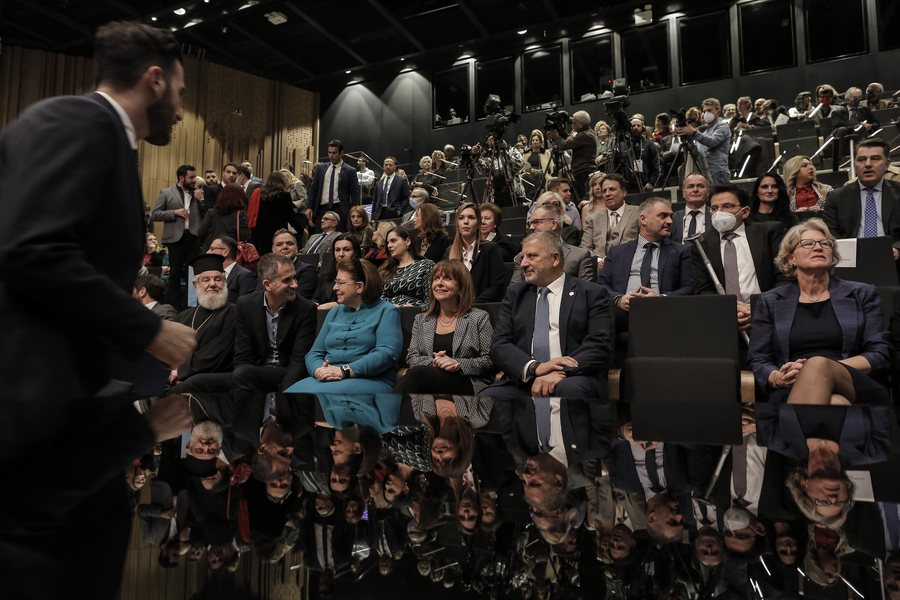 Η Πρόεδρος της Δημοκρατίας Κατερίνα Σακελλαροπούλου (Κ) παρευρίσκεται στα εγκαίνια των νέων χώρων του Ωδείου Αθηνών, Αθήνα, Δευτέρα 12 Δεκεμβρίου 2022. ΑΠΕ-ΜΠΕ/ΑΠΕ-ΜΠΕ/ΚΩΣΤΑΣ ΤΣΙΡΩΝΗΣ