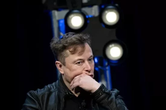 Elon Musk: Αναγγέλλει την παραίτησή του από τη θέση του CEO του Twitter