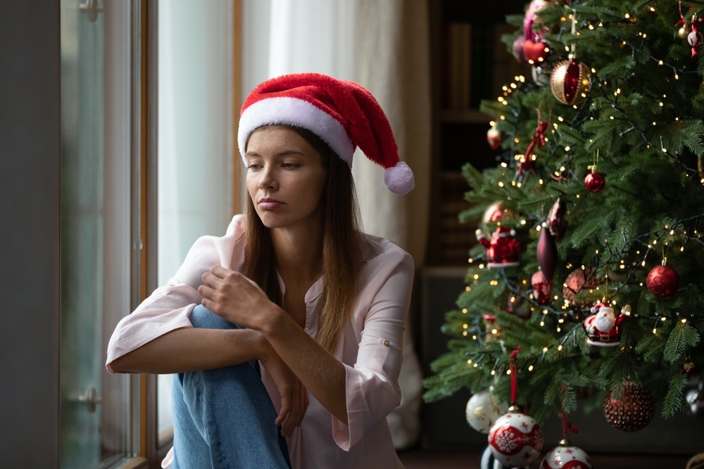 Κατάθλιψη των εορτών: Τι την προκαλεί και πώς θα την ξεπεράσουμε