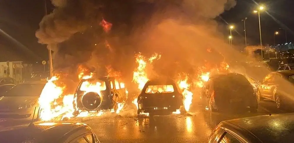 Φωτιά σε αυτοκίνητα στο αεροδρόμιο της Αλεξανδρούπολης
