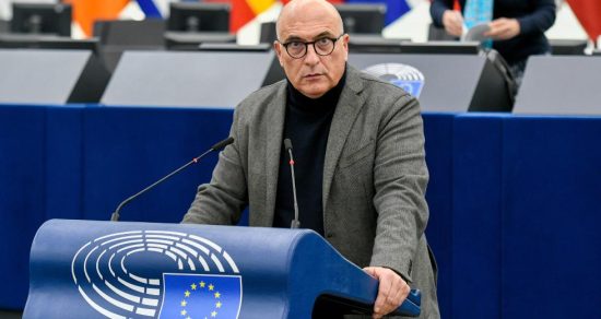La Repubblica: Η Βελγική Δικαιοσύνη ετοιμάζεται να ζητήσει την άρση ασυλίας και άλλων ευρωβουλευτών