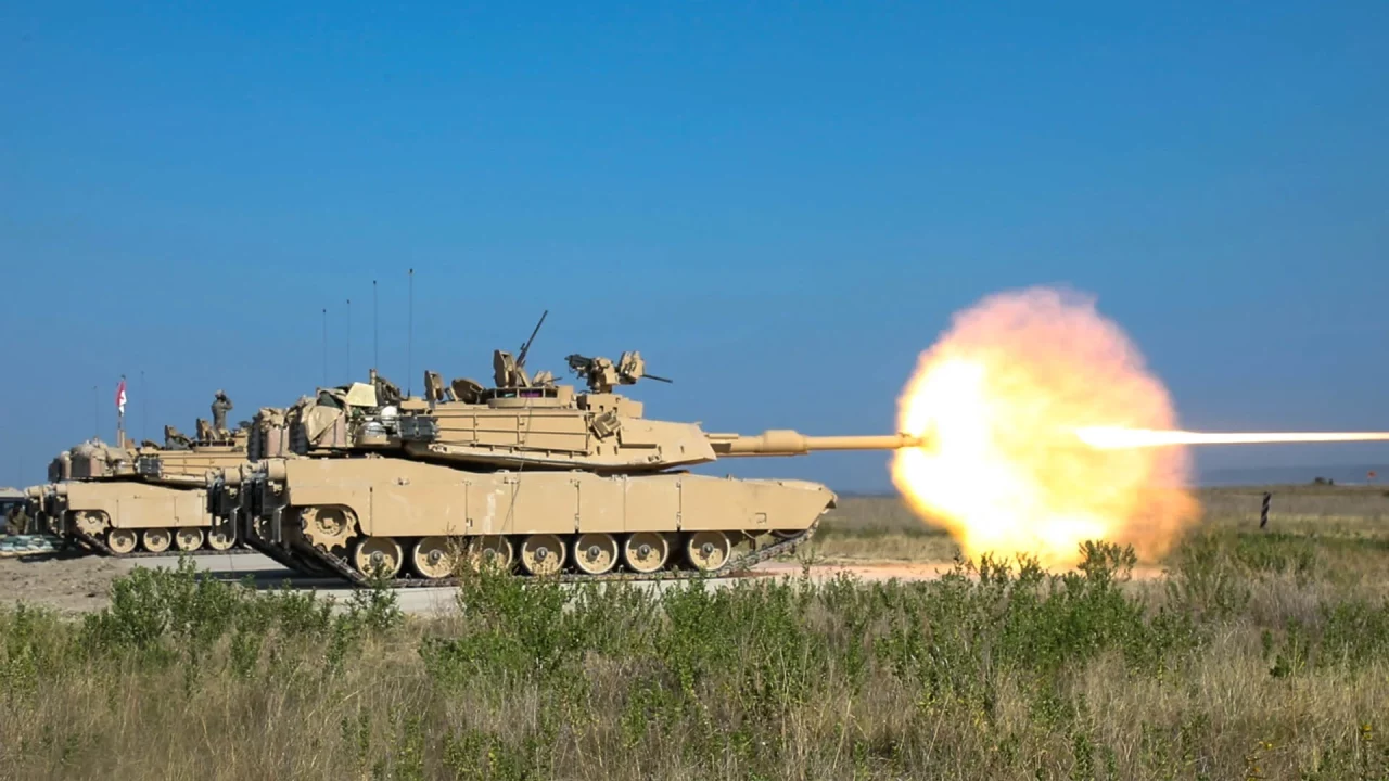 Άρματα μάχης Abrams κατά τη διάρκεια άσκησης βολών