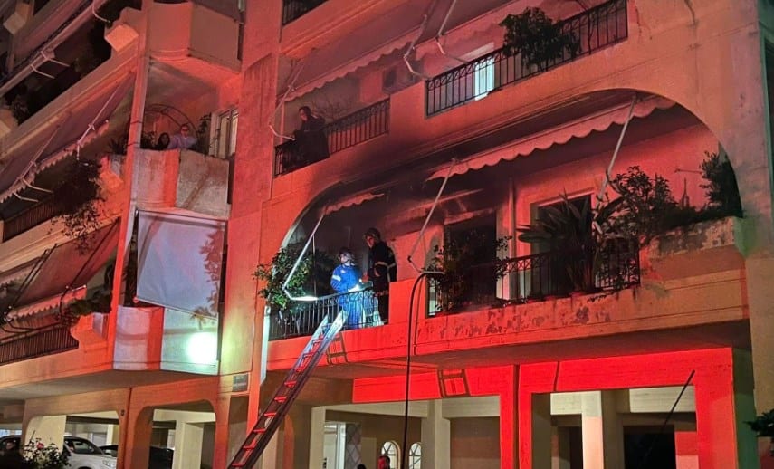Αγρίνιο: 35χρονος έβαλε φωτιά στο σπίτι του και έκανε βουτιά θανάτου από ταράτσα