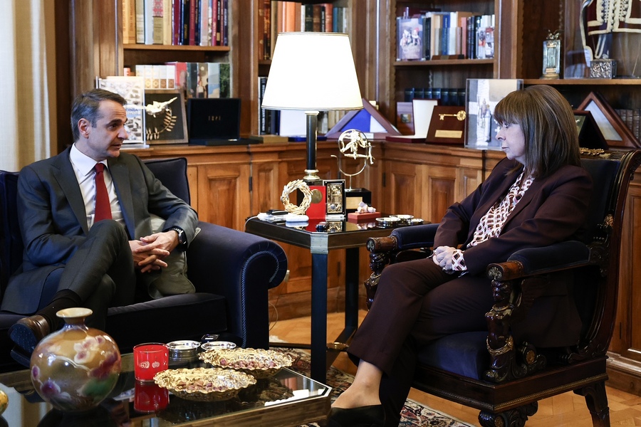 Μητσοτάκης Η Πρόεδρος της Δημοκρατίας Κατερίνα Σακελλαροπούλου συναντήθηκε με τον πρωθυπουργό Κυριάκο Μητσοτάκη στο Προεδρικό Μέγαρο (ΑΠΕ-ΜΠΕ)