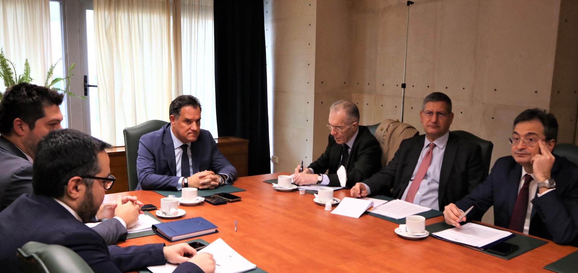 Συνάντηση Γεωργιάδη – τραπεζών για την προστασία των καταναλωτών από ηλεκτρονικές απάτες