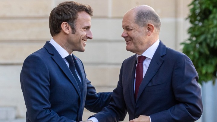 Ο Γάλλος πρόεδρος Εμανουέλ Μακρόν και ο Γερμανός καγκελάριος Όλαφ Σολτς