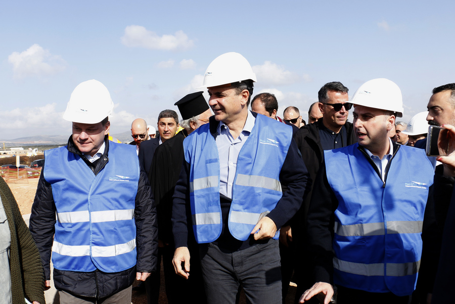 Ο πρωθυπουργός Κυριάκος Μητσοτάκης επισκέπτεται εργοτάξιο του νέου διεθνούς αεροδρομίου στο Καστέλι (ΑΠΕ-ΜΠΕ)