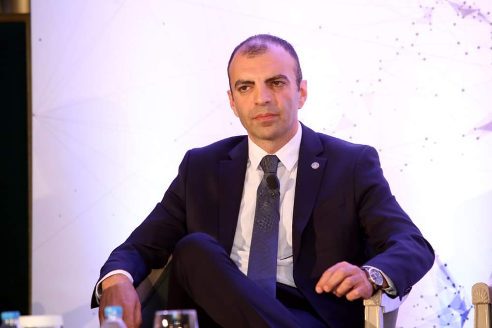ο Μάκης Σαββίδης, αντιπρόεδρος Εμπορικού Συλλόγου Αθήνας, αντιπρόεδρος GRECA και εκπρόσωπος για την Ελλάδα και μέλος ΔΣ της Ευρωπαϊκής Ομοσπονδίας Ηλεκτρονικού Εμπορίου