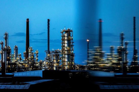 Πετρέλαιο: Εβδομαδιαία πτώση 5% με φόντο την αβεβαιότητα στην Κίνα και τα υψηλά αποθέματα