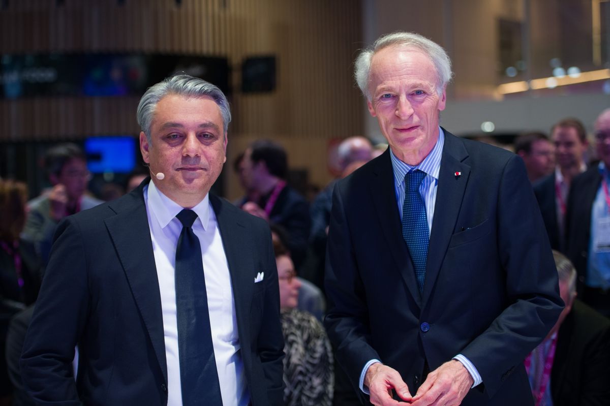 Ο CEO της Renault, Luca de Meo, αριστερά και ο πρόεδρος της εταιρείας Jean-Dominique Senard, δεξιά
