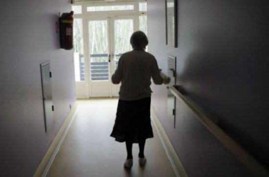 Κορυδαλλός: Ηλικιωμένοι βρέθηκαν κλειδωμένοι και εγκαταλελειμμένοι σε ιδιωτικό γηροκομείο