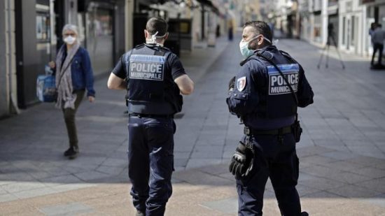 Γαλλία: Άνδρας πυροβολεί από το μπαλκόνι του – Η αστυνομία έχει αποκλείσει την περιοχή