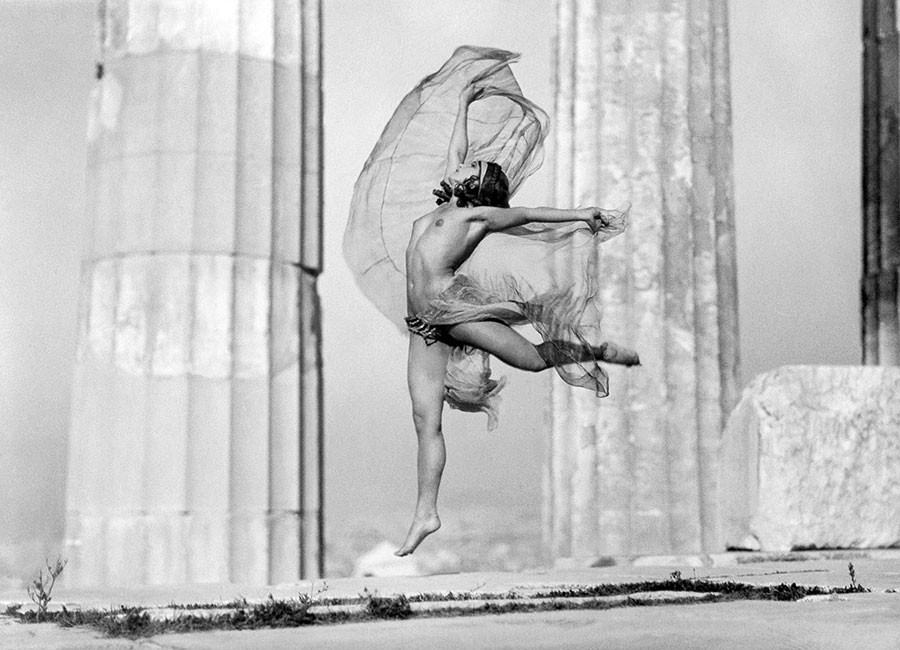 Η Ουγγαρέζα χορεύτρια Νικόλσκα στον Παρθενώνα (1929) - «Θα μπορούσατε να ποζάρετε γυμνή;» Η φωτογράφιση της Nelly’s που άφησε εποχή στο Μουσείο Μπενάκη