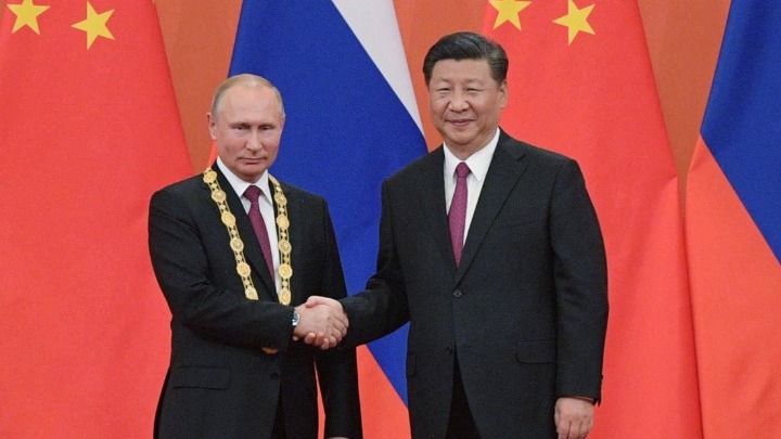 Ο Κινέζος πρόεδρος, Σι Τζινπίνγκ, με τον Ρώσο ομόλογό του, Βλαντίμιρ Πούτιν,