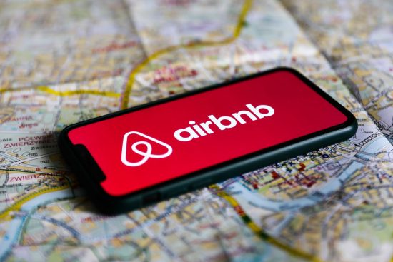 Ζητούνται ακίνητα για Airbnb – 60% πάνω η ζήτηση για τον Αύγουστο