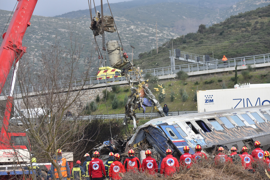 Τραγωδία στα Τέμπη: «Νόμιζα ότι θα καούμε ζωντανοί», λέει 28χρονος τραυματίας
