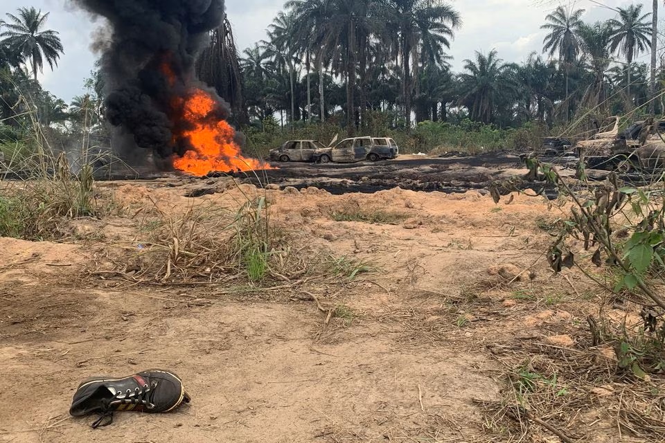 το σημείο της έκρηξης αγωγού πετρελαίου στην Νιγηρία
