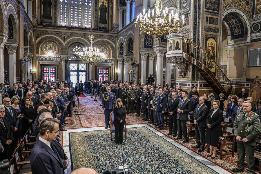 Η Πρόεδρος της Δημοκρατίας Κατερίνα Σακελλαροπούλου και ο πρωθυπουργός Κυριάκος Μητσοτάκης παρευρίσκονται σε Μνημόσυνο για τα θύματα των Τεμπών στη Μητρόπολη Αθηνών (ΑΠΕ-ΜΠΕ)