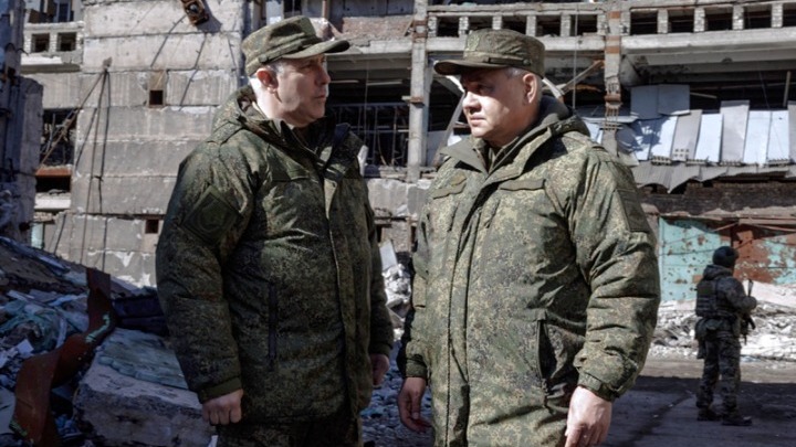 Ουκρανία: Τη Μαριούπολη επισκέφθηκε ο Ρώσος υπ. Άμυνας