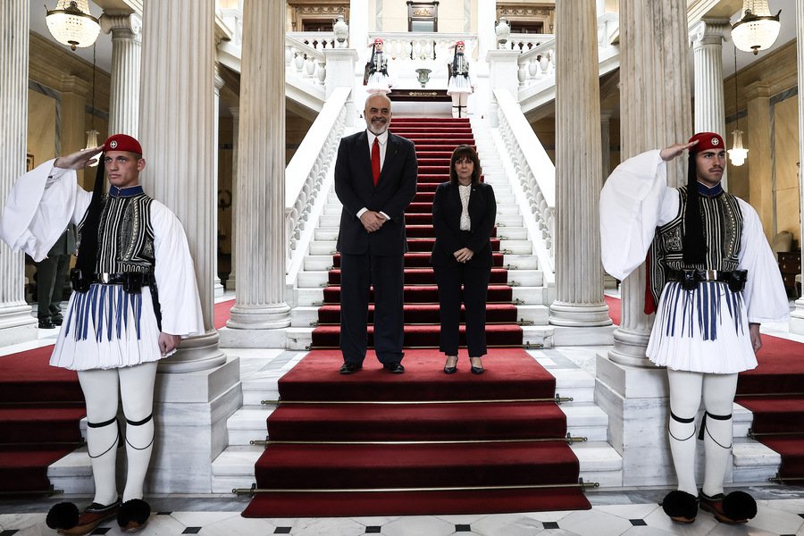 Σακελλαροπούλου: Συνάντηση με τον Έντι Ράμα – Η οριοθέτηση των θαλασσίων ζωνών στο επίκεντρο